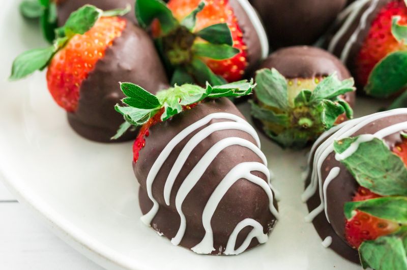 How to make Chocolate Covered Strawberries - Recipes For Holidays