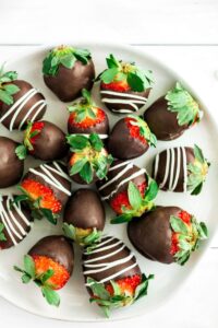 How to make Chocolate Covered Strawberries - Recipes For Holidays