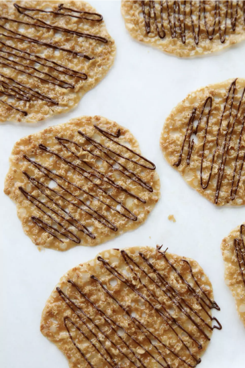 oatmeal lace cookies with chocolate drizzle