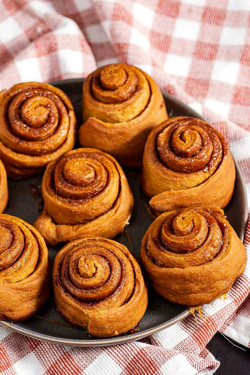 gingerbread cinnamon rolls