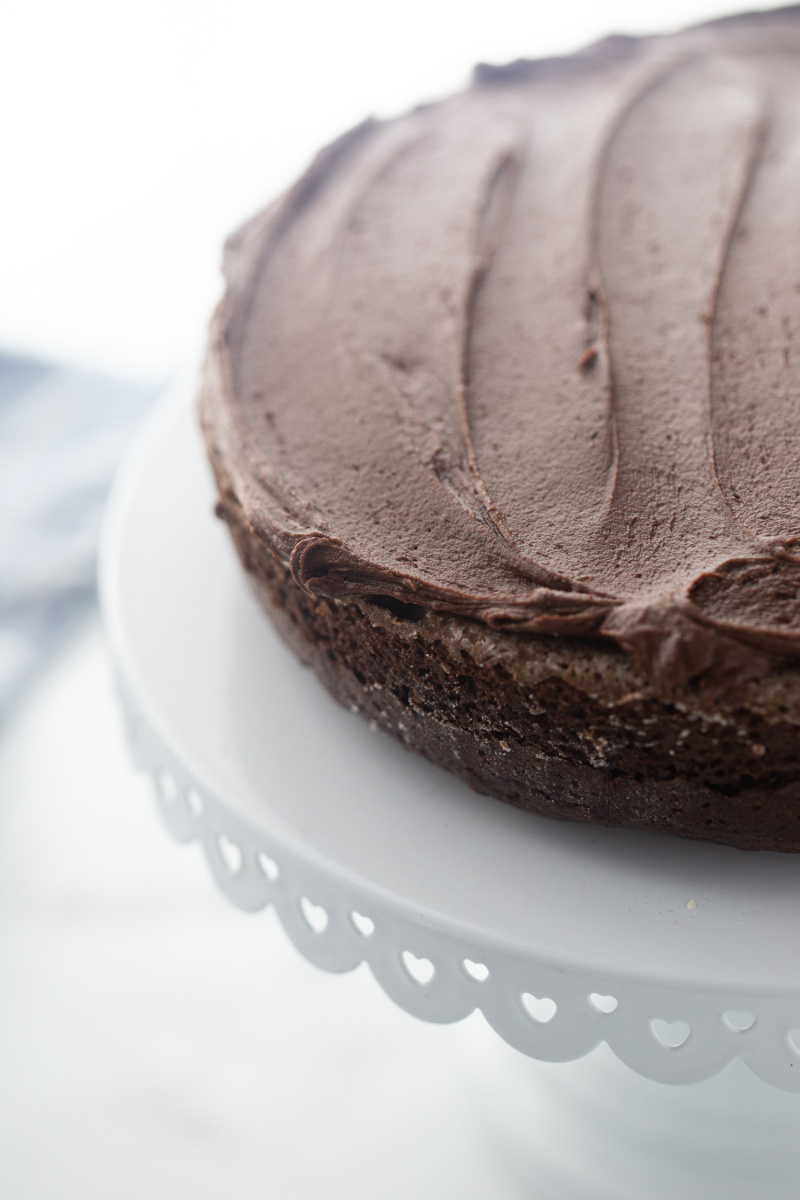 frosting chocolate cake