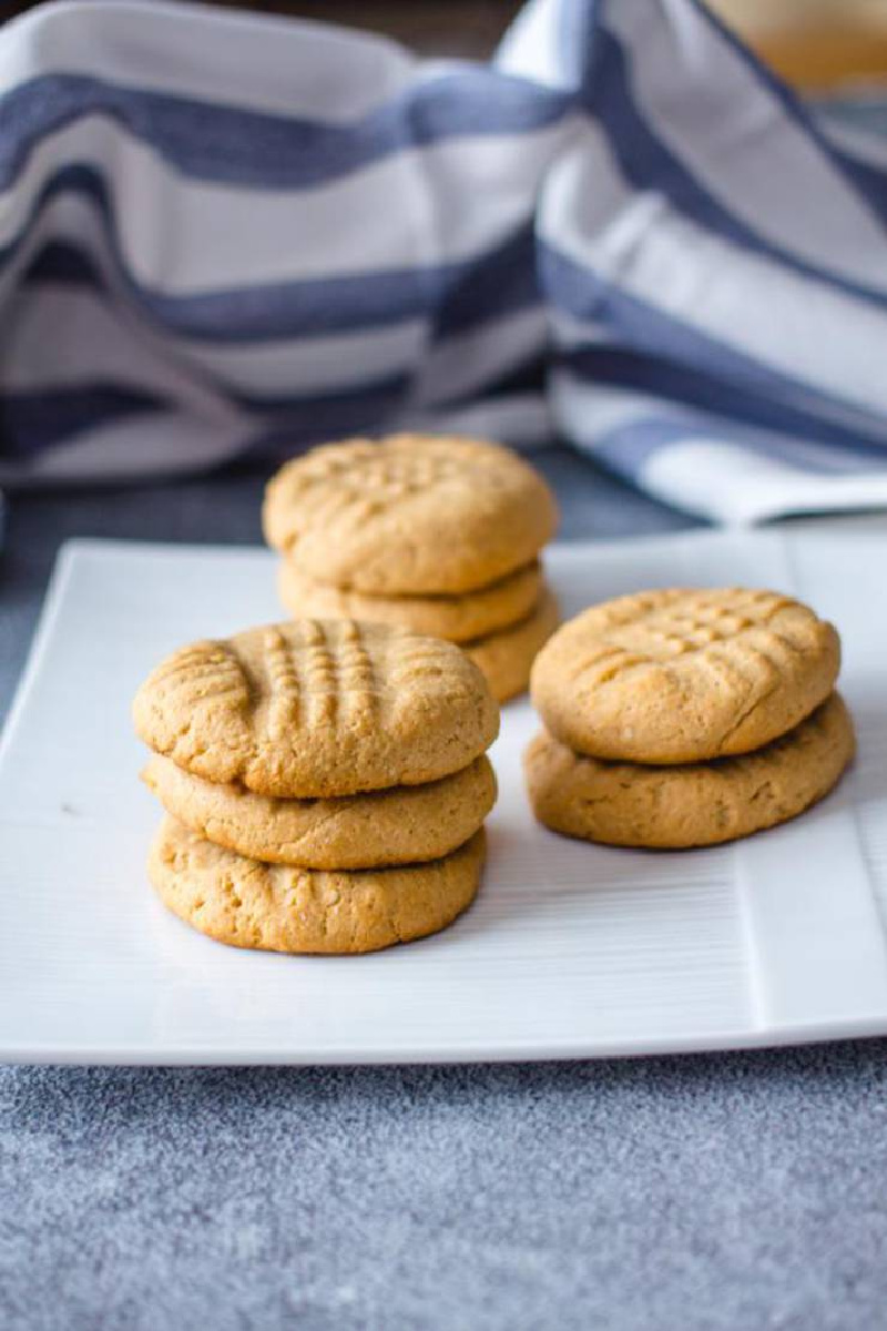 4 ingredient keto peanut butter cookies