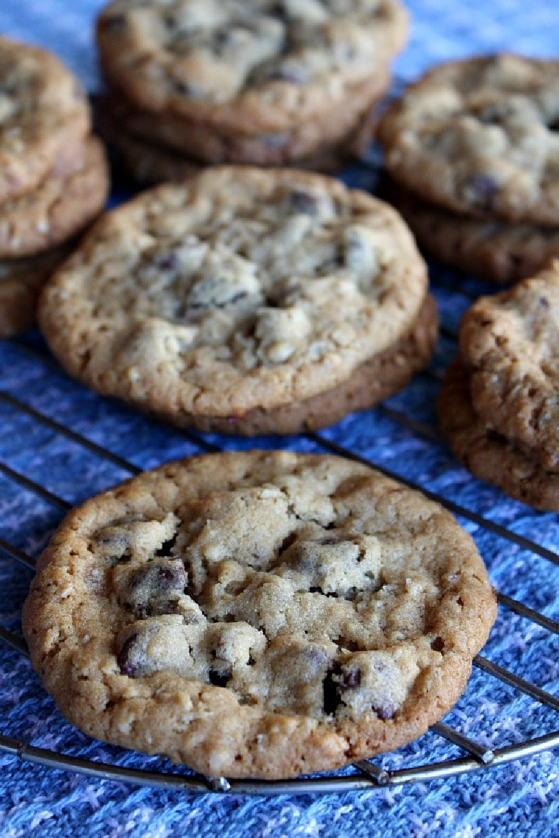 peanut butter chocolate chip oatmeal cookies with sea salt