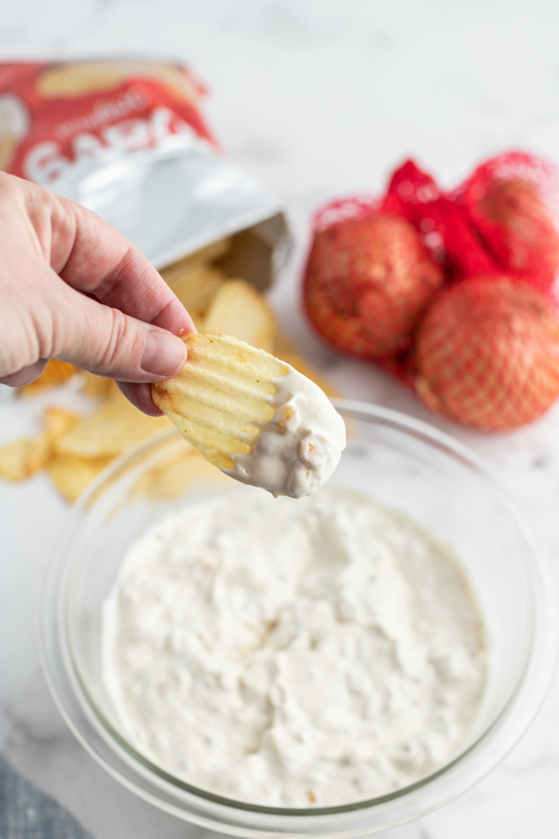 chip with onion dip