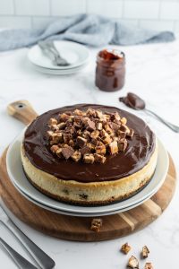 white chocolate snickers cheesecake