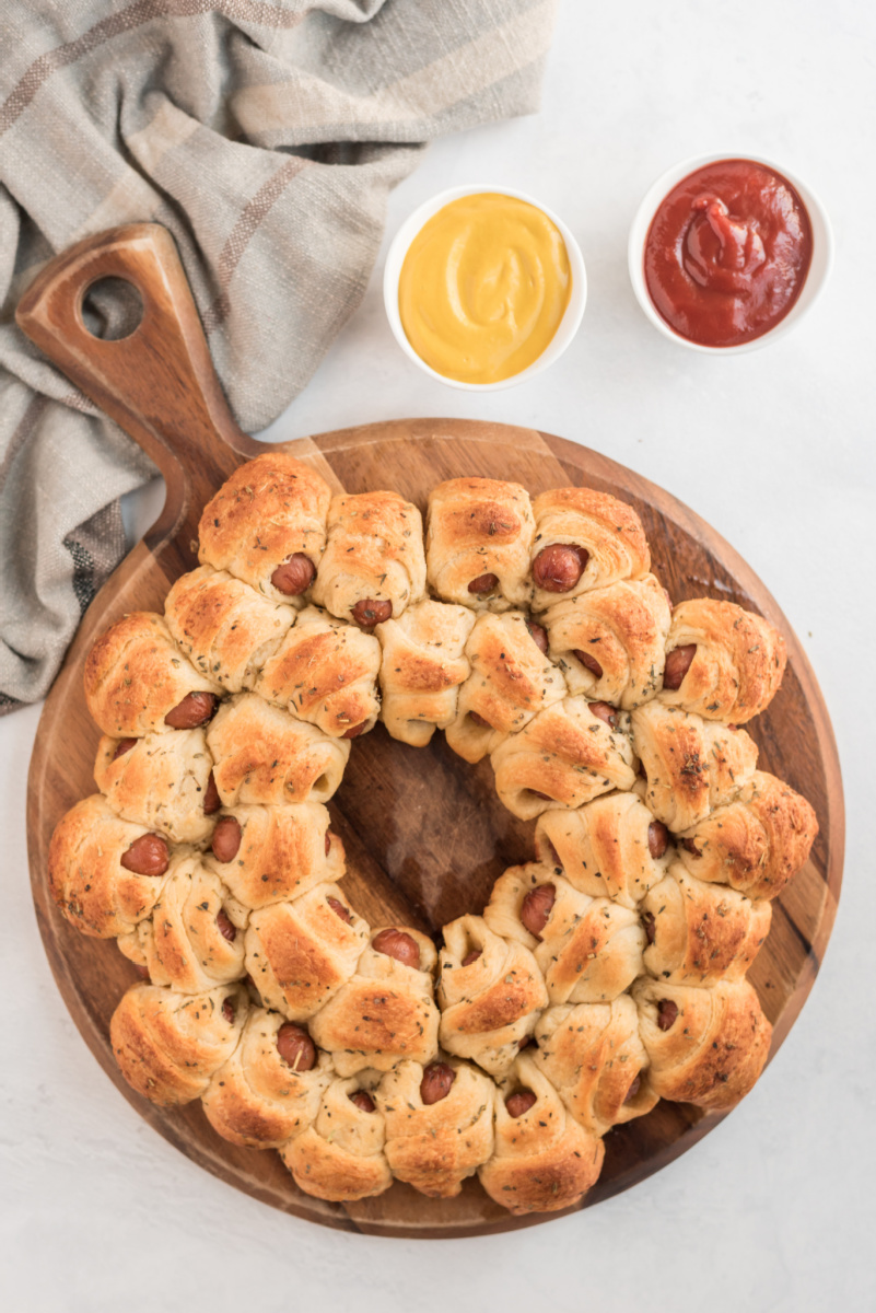 pigs in a blanket in a ring as appetizer