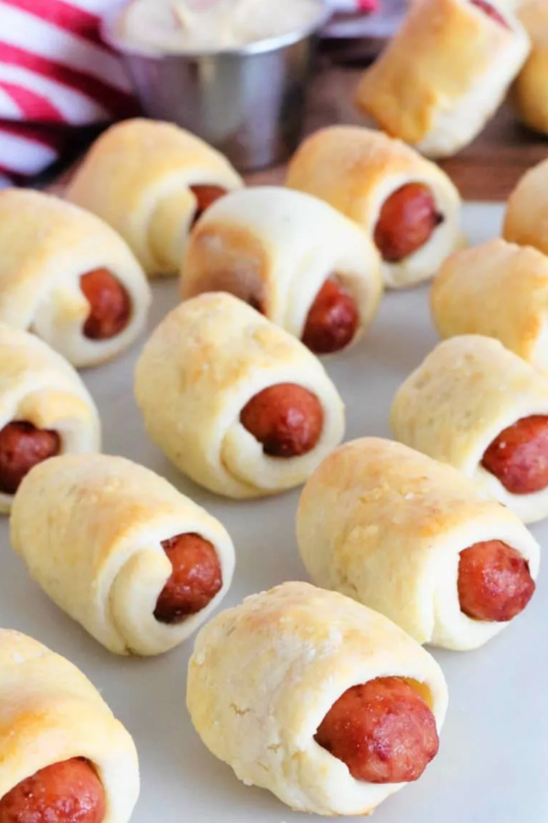 mini pigs in a blanket made from scratch