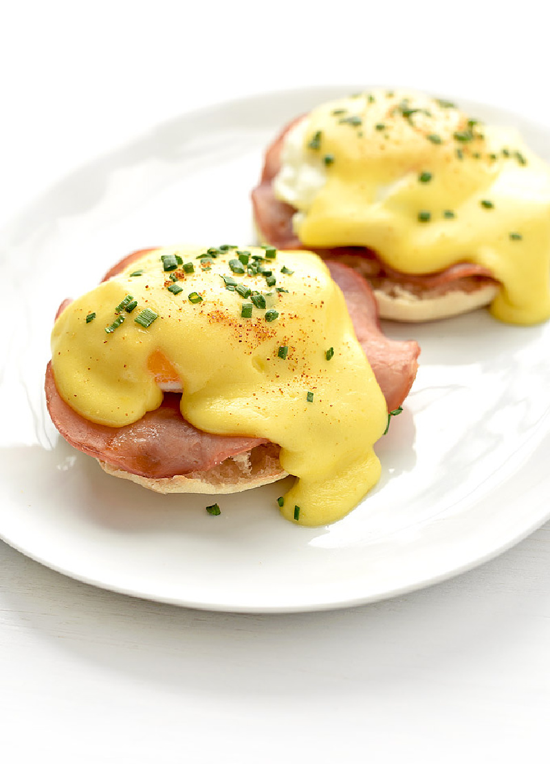 traditional eggs benedict