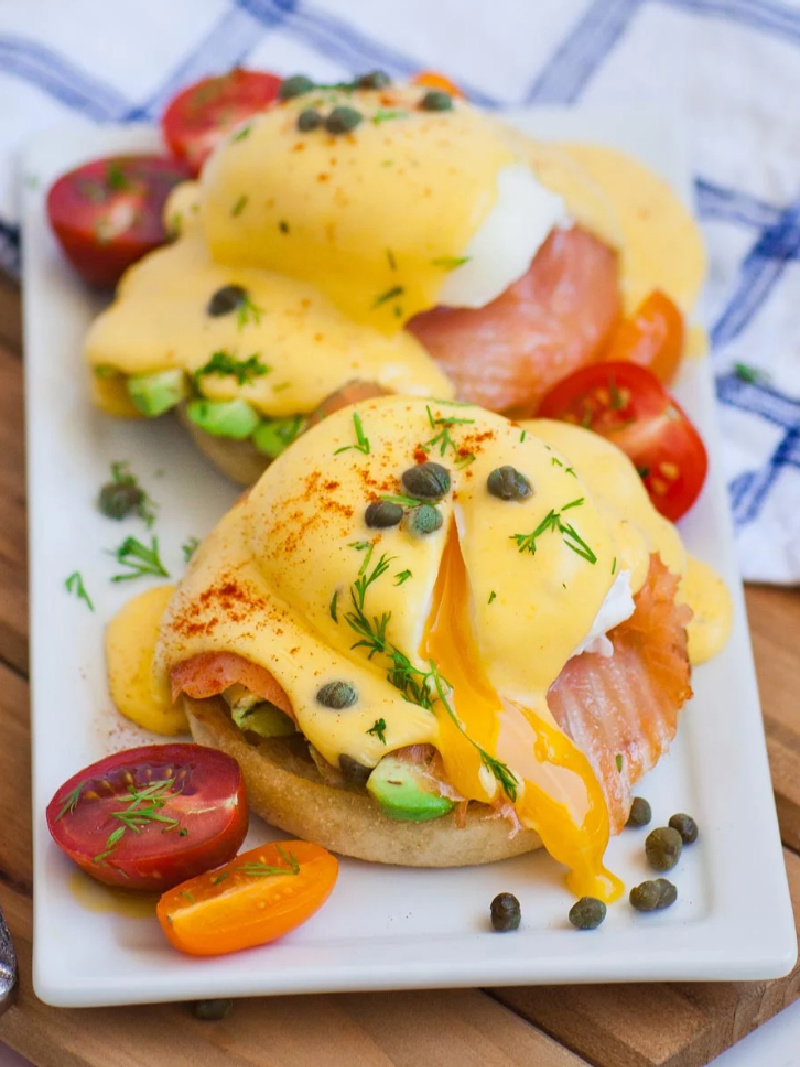 salmon eggs benedict