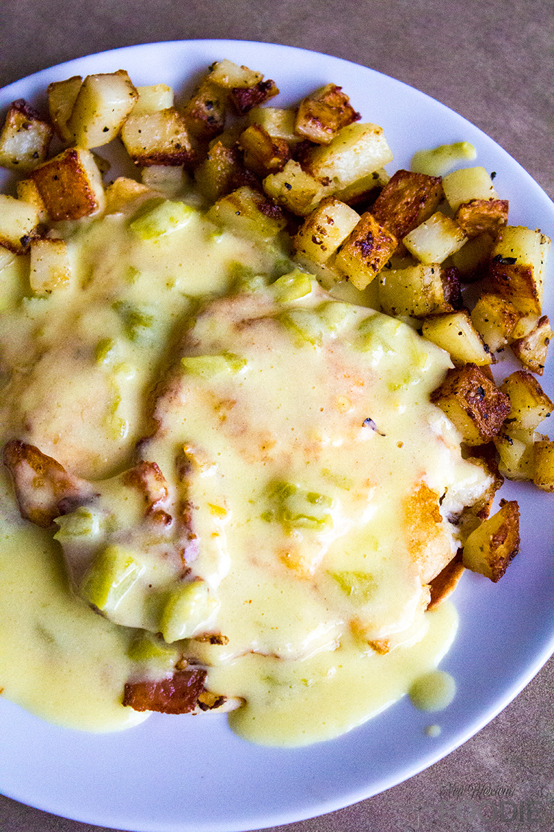 green chile eggs benedict