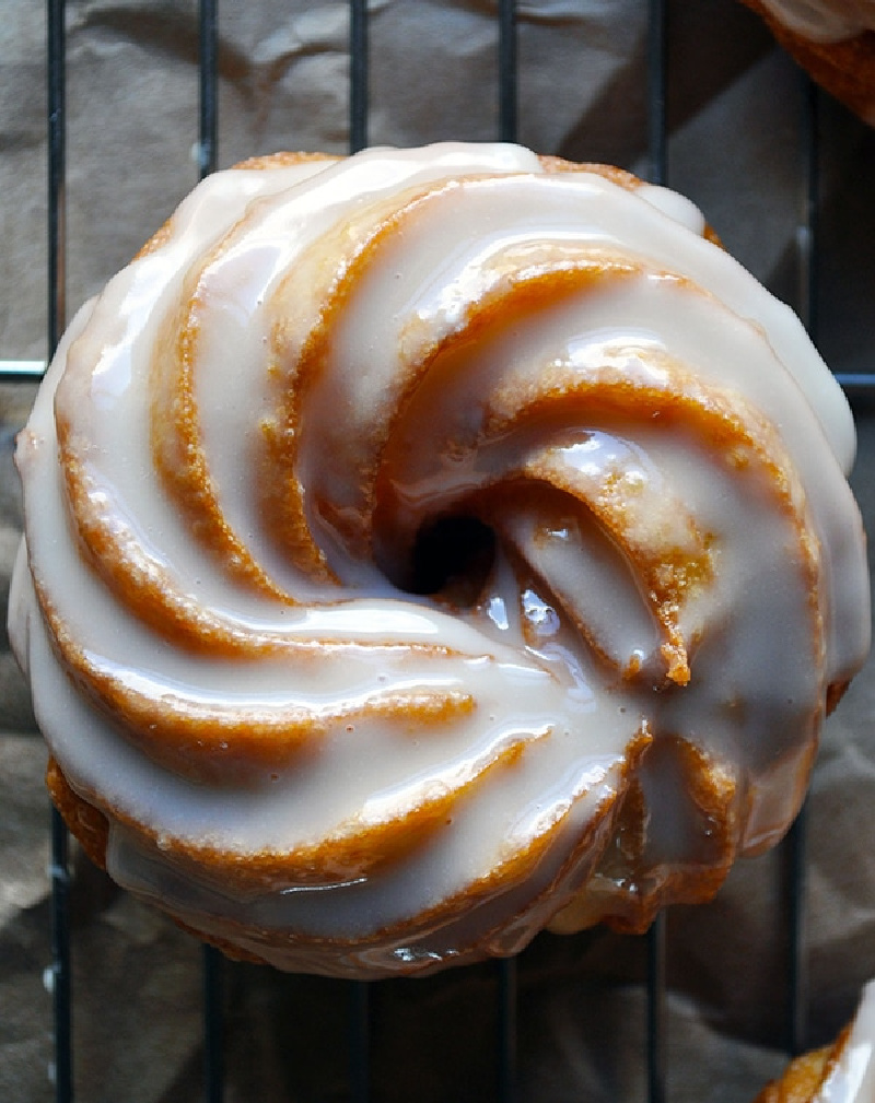 french cruller doughnut