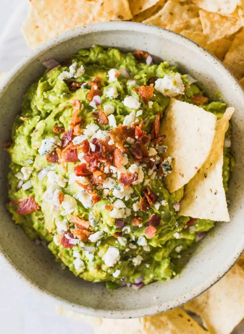 guacamole in bowl