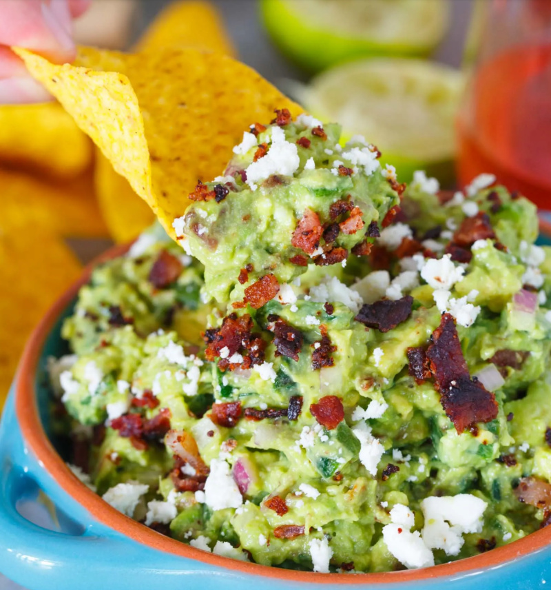 guacamole in bowl