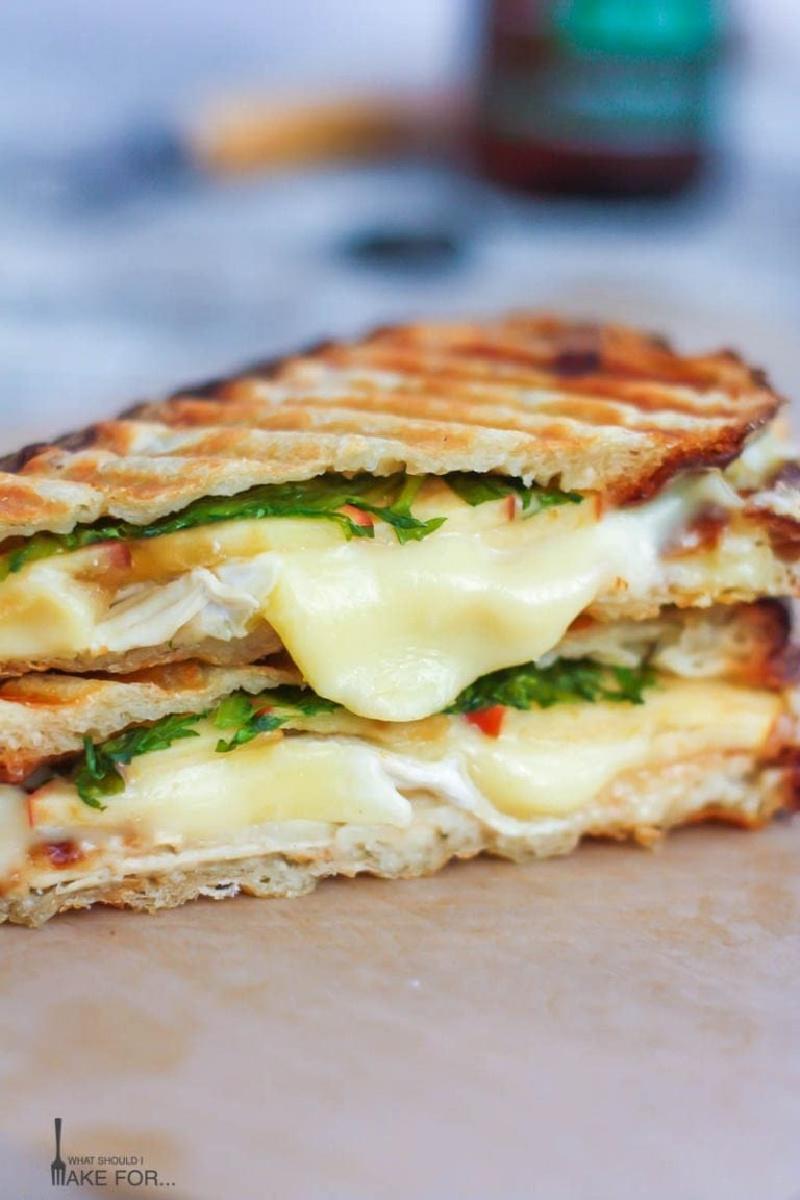 chicken brie and apple panini