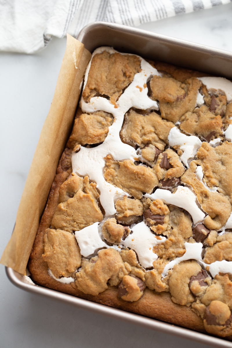 fluffernutter bars in a pan