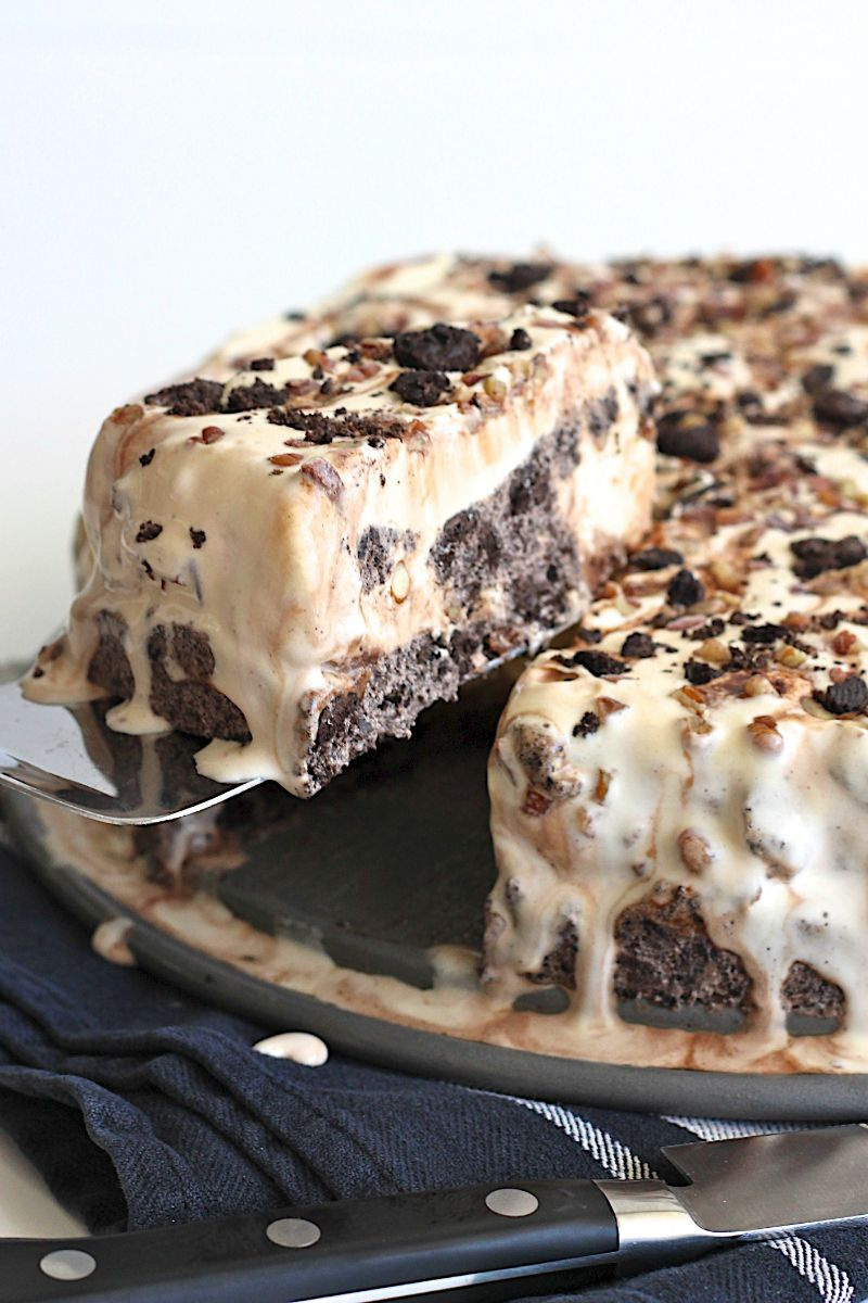 taking out a slice of oreo ice cream pie
