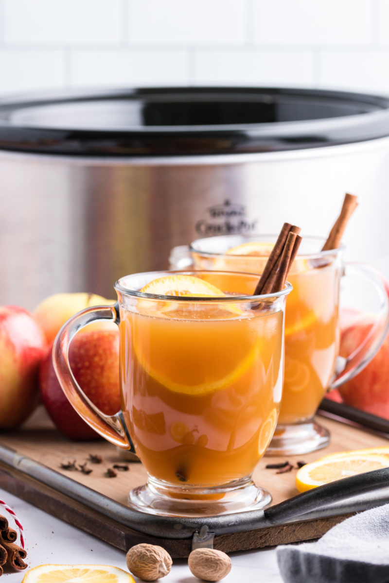 slow cooker mulled cider in mugs