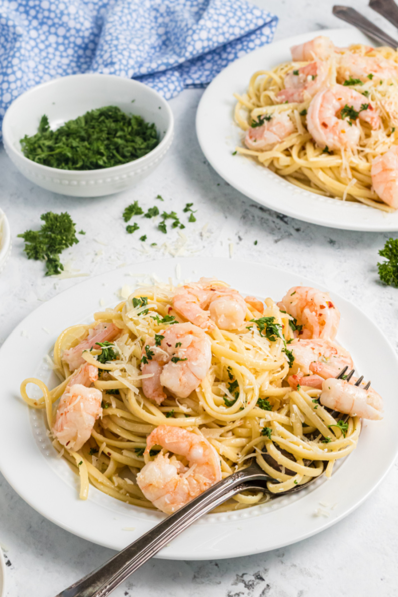 plate of shrimp scampi pasta