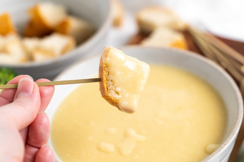 How to Make Cheese Fondue Recipes For Holidays