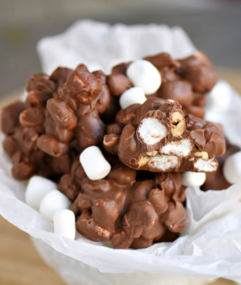 rocky road peanut clusters