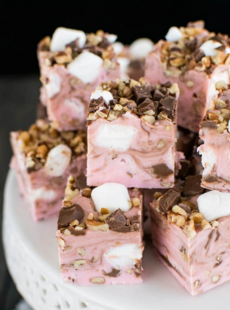 strawberry rocky road fudge on cake platter