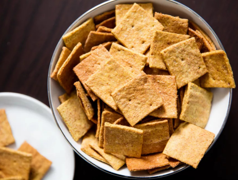 bowl of wheat thins
