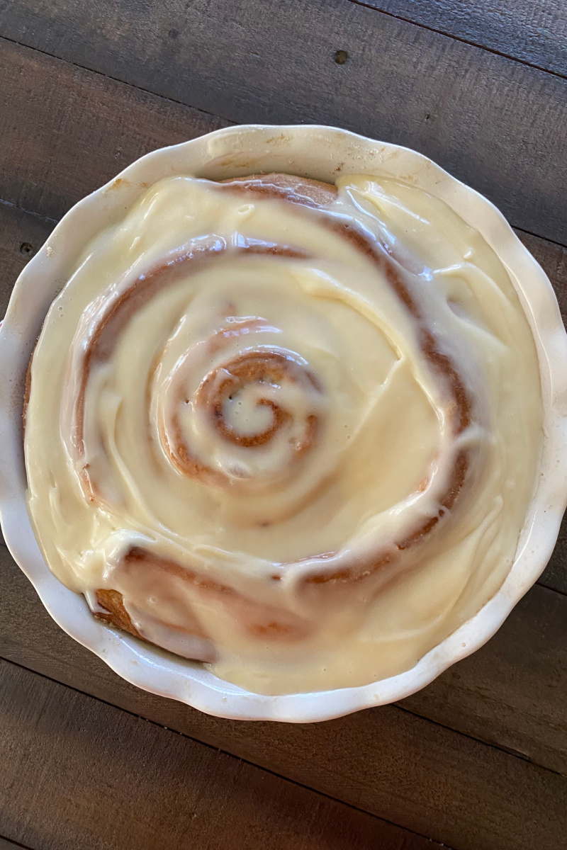 giant cinnamon roll with frosting