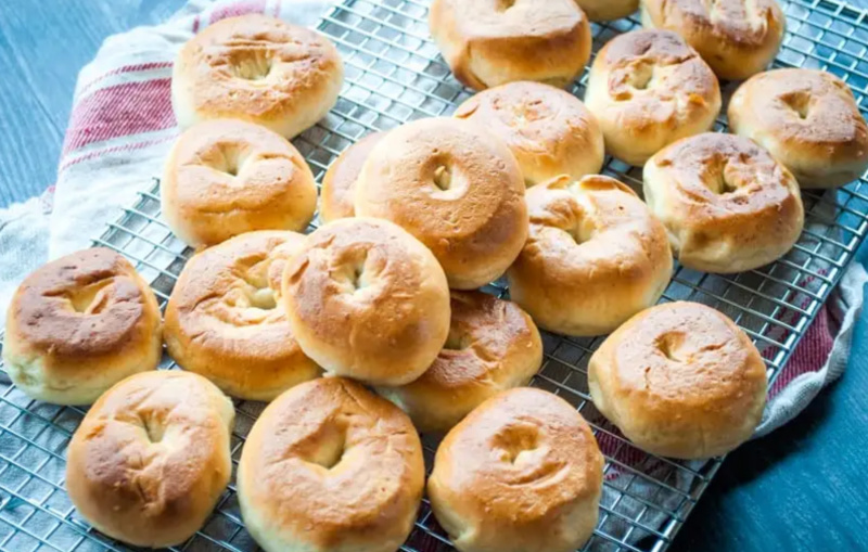 several mini bagels