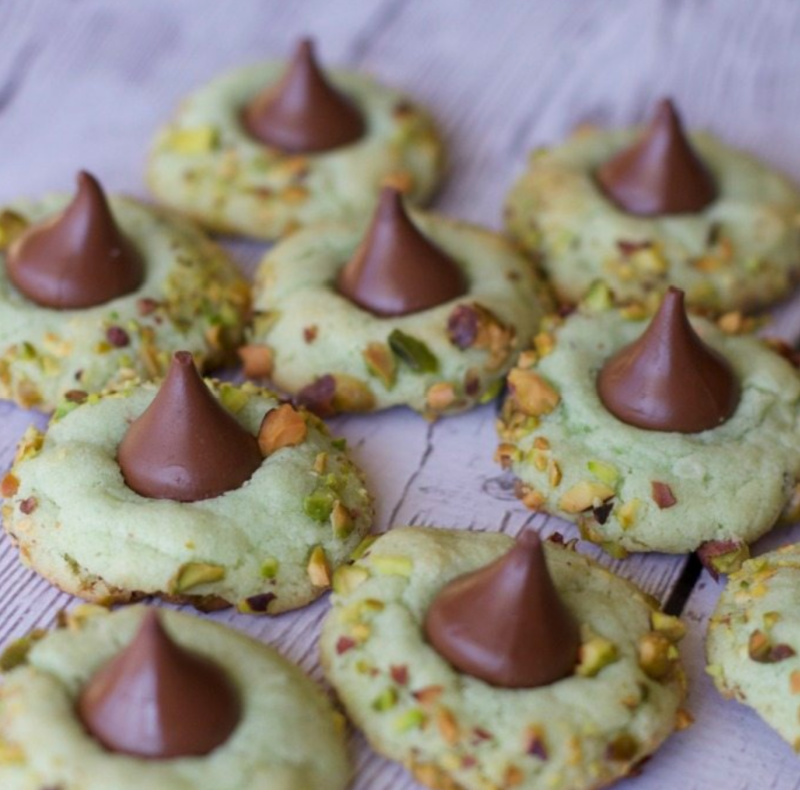 pistachio pudding kiss cookies