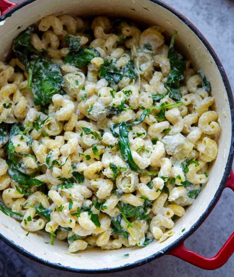 one pot spinach artichoke heart pasta in pot