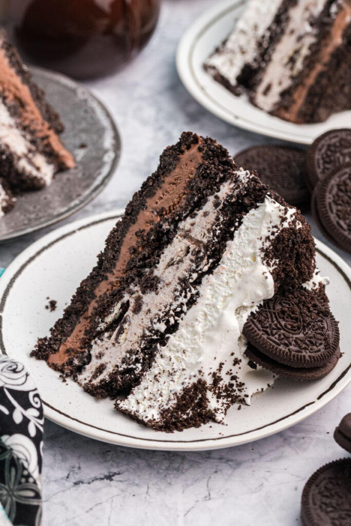 Chocolate Cookies and Cream Ice Cream Cake - Recipes For Holidays