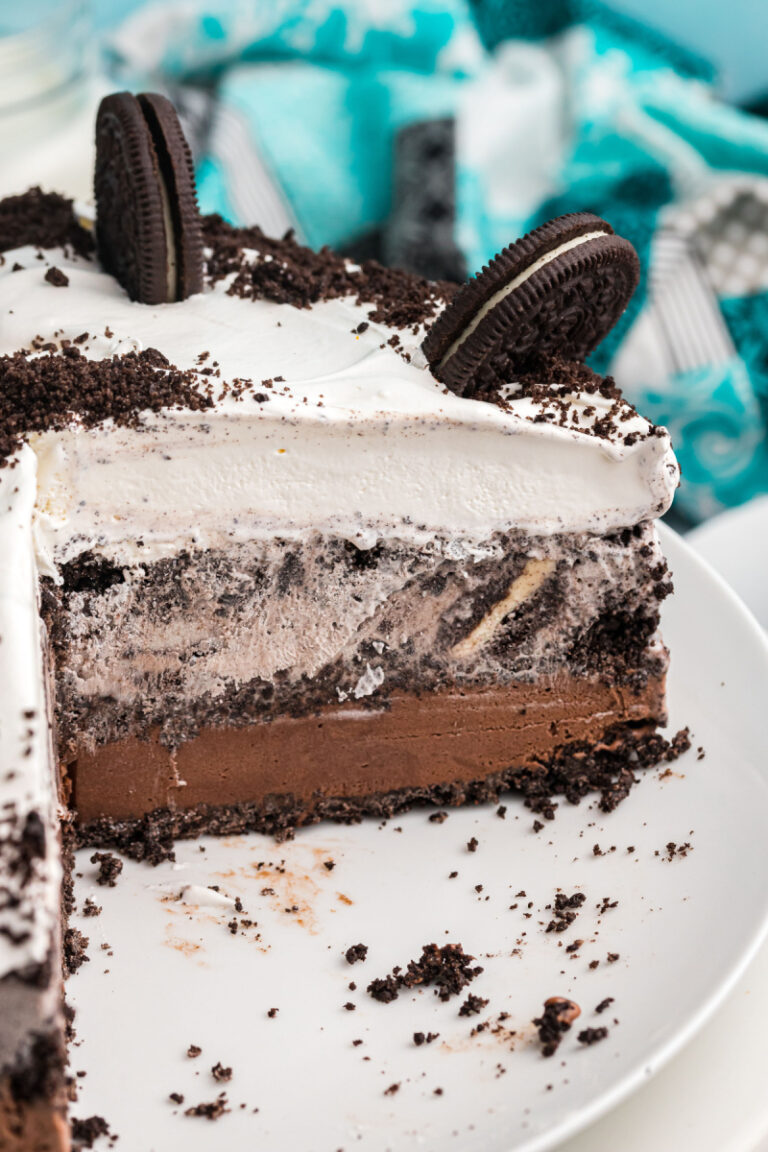 Chocolate Cookies and Cream Ice Cream Cake - Recipes For Holidays
