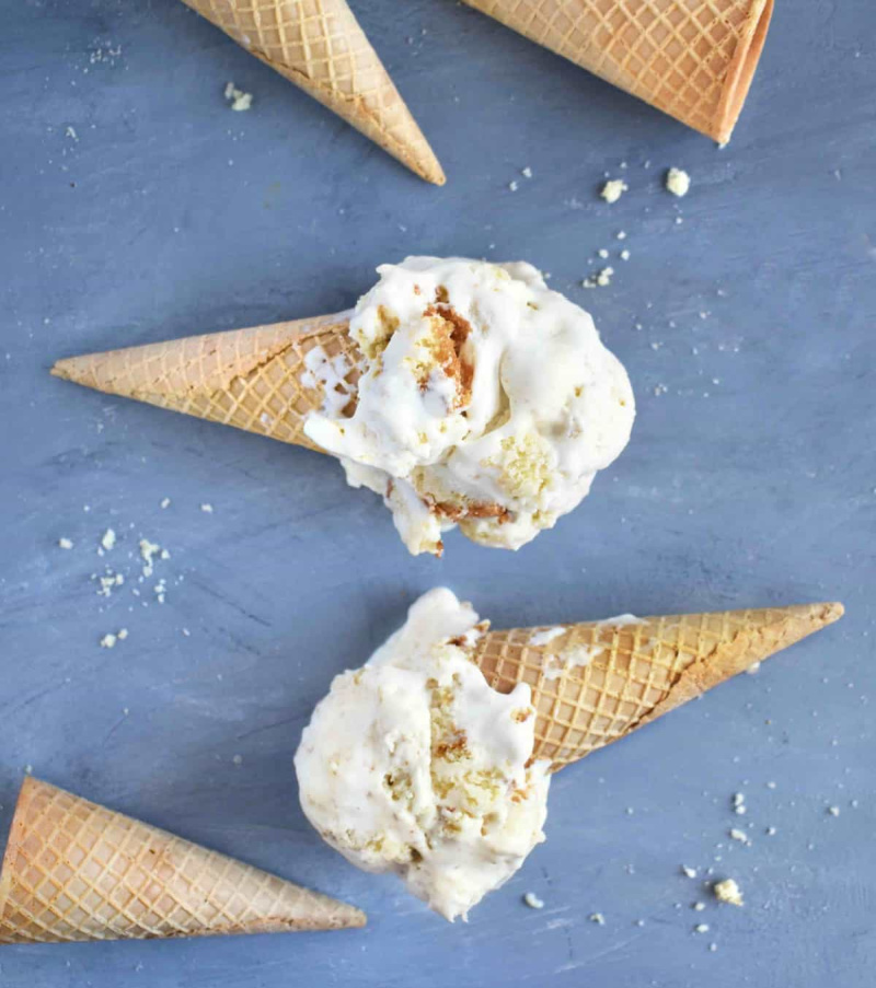 gooey butter cake ice cream scoops on cones