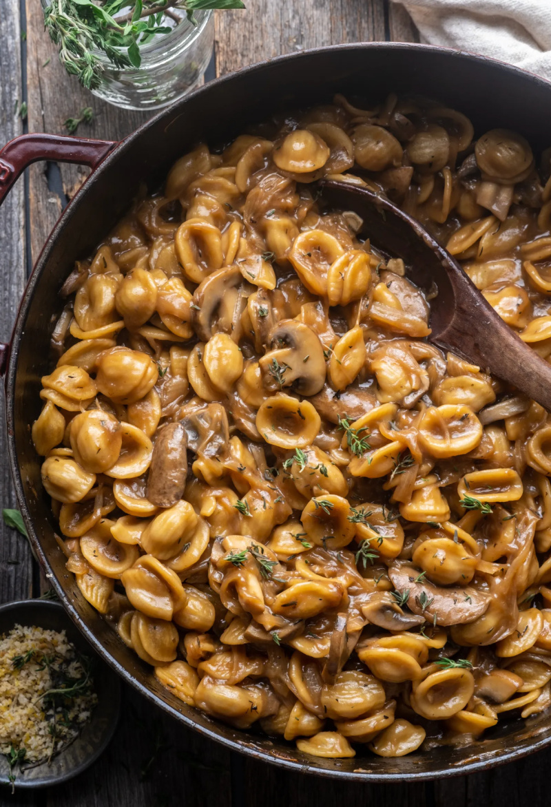 pan of one pot french onion pasta