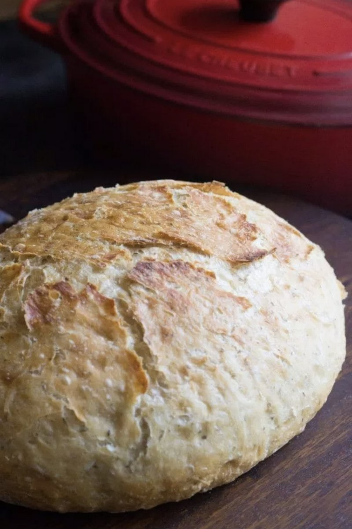 round loaf of dutch oven bread