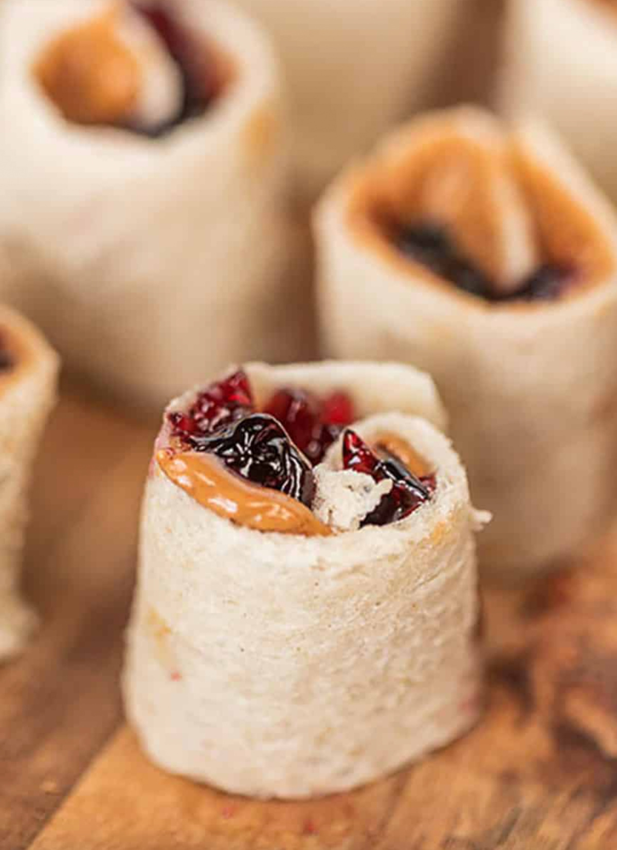 peanut butter and jelly sushi rolls