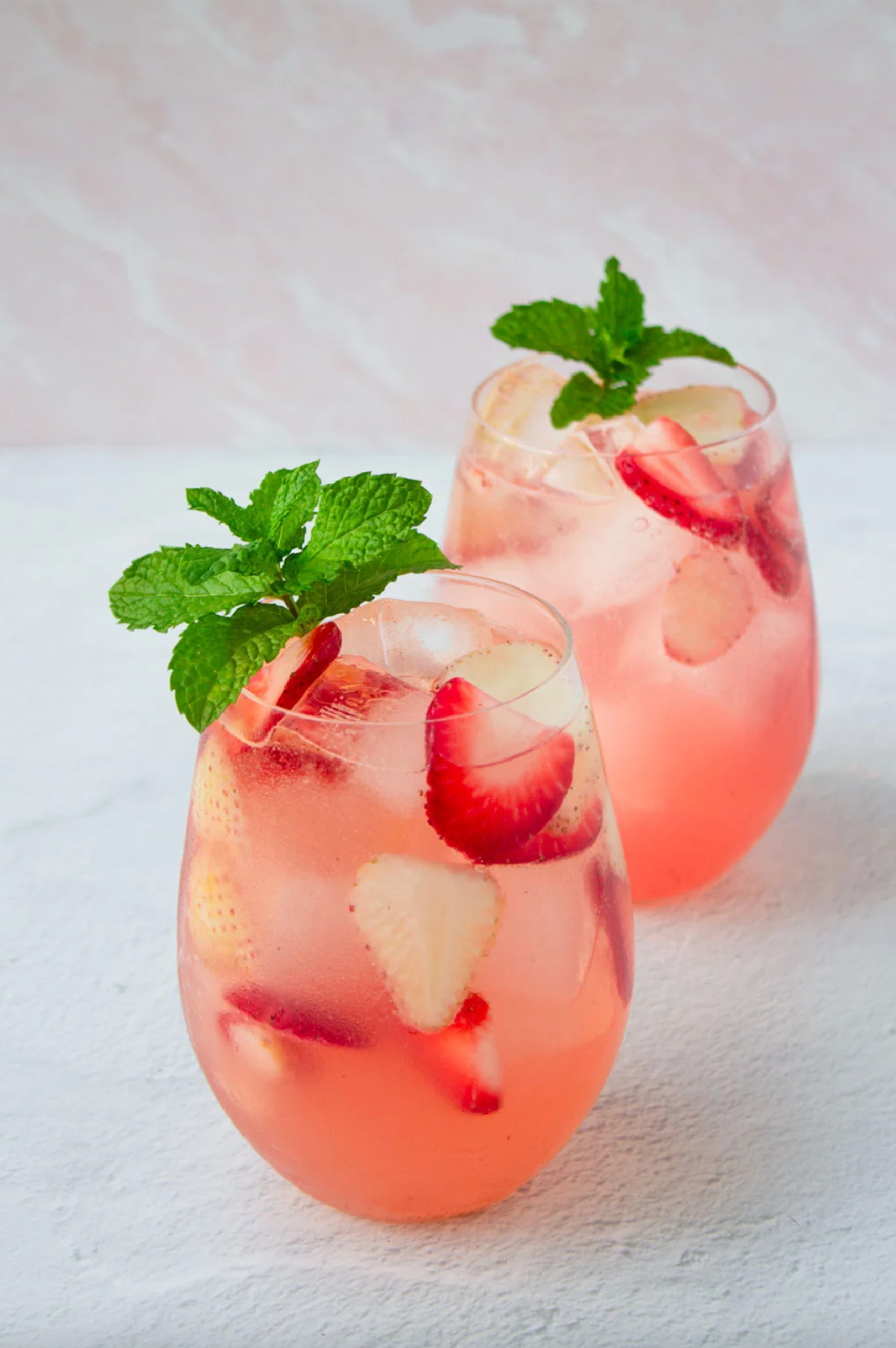 glasses of sparkling rose prosecco sangria